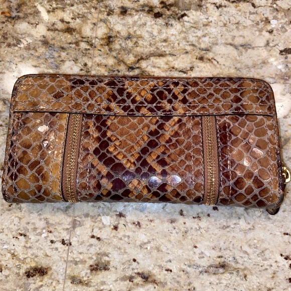 MICHAEL KORS DESIGNER HANDBAG WITH MATCHING WALLET - Picture 7 of 8